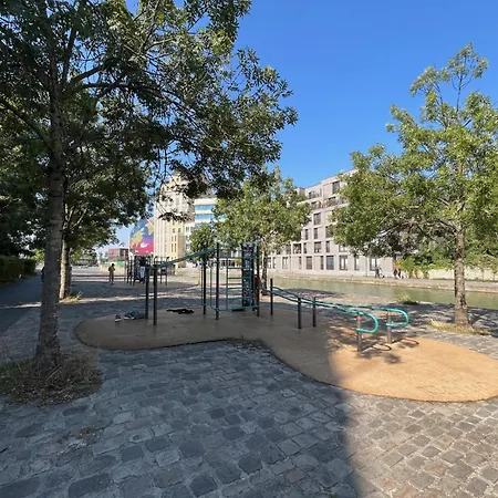 Apartman Number 15 *